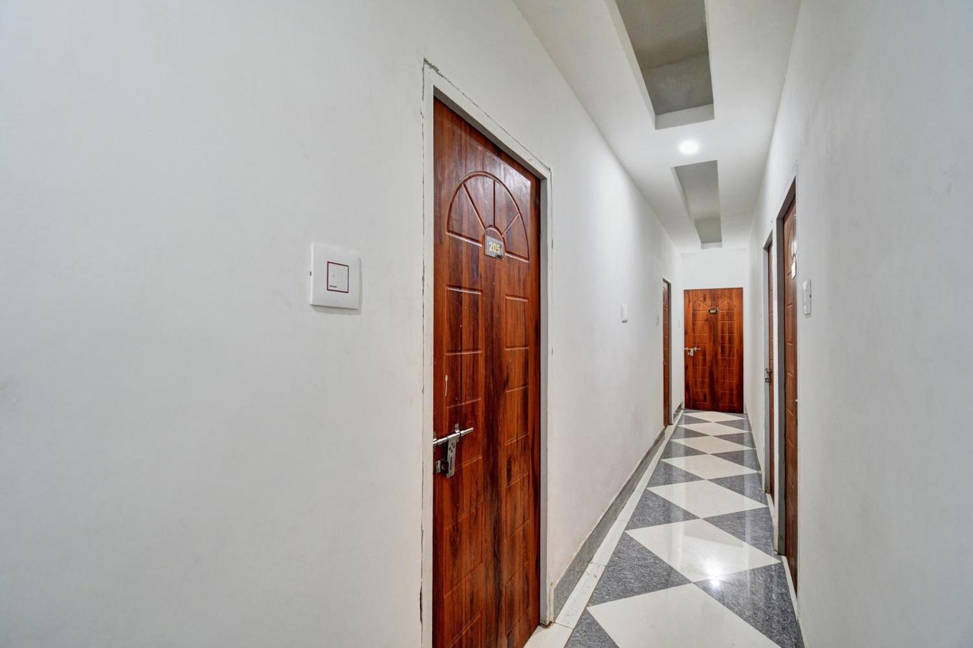 Super Hotel O Royal Empire Calcutta Extérieur photo