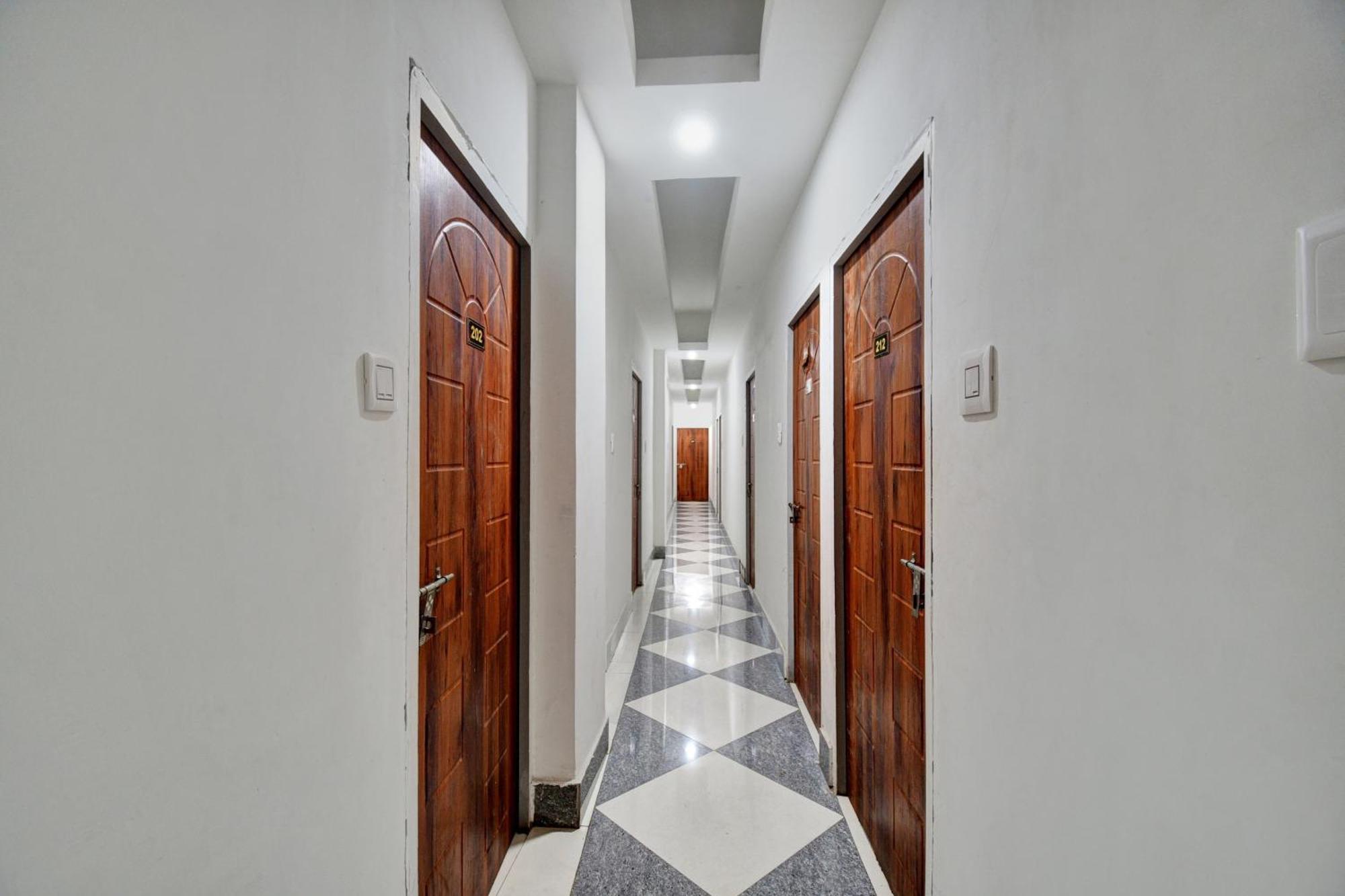 Super Hotel O Royal Empire Calcutta Extérieur photo